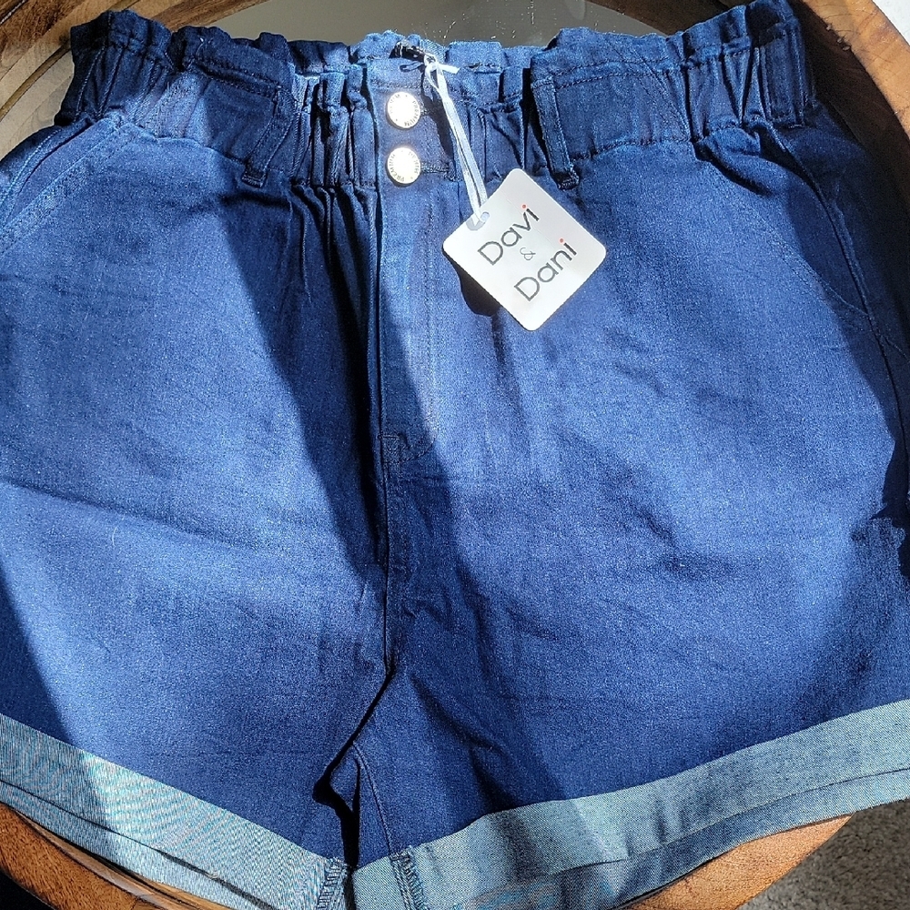 Davi & Dani Women's Blue Denim Shorts